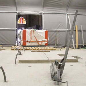 Transport des neuen Altars in den Linzer Mariendom