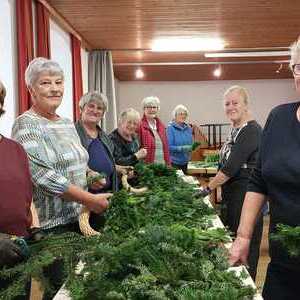 Adventkranz binden + Adventmarkt 24