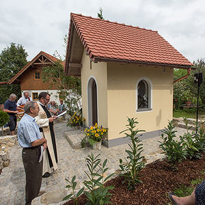 Segnung der Kapelle durch Pfarrer P. Severin