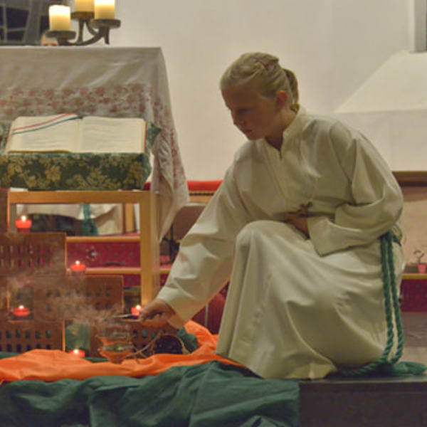 Stimmungsvoller Abendgottesdienst mit Taizé-LiedernGesänge, die Einfachheit ausstrahlen und zur Ruhe kommen lassen, das sind die Lieder der französischen Taizé-Gemeinschaft. Etwas von dieser Atmosphäre wurde bei der Sonntag-Vorabendmesse in Kirchdor