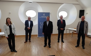 V. l: Dr.in Katja Winkler, Dr. Johann Kalliauer, Dr. Manfred Scheuer, KommR Leo Jindrak, Dr. Markus Schlagnitweit 