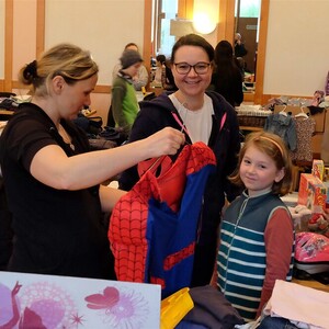 Erfolgreicher Baby- und Kinderkleider-Basar