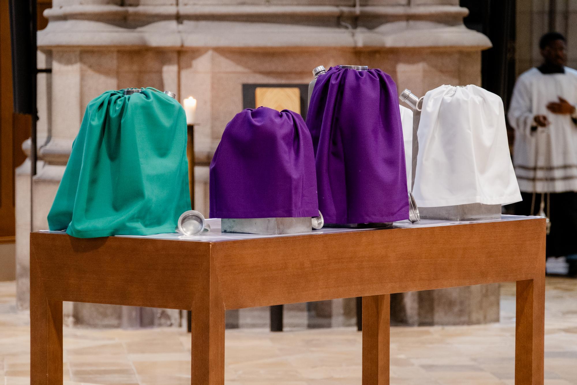 Bischof Manfred Scheuer weihte die heiligen Öle für die Diözese Linz.