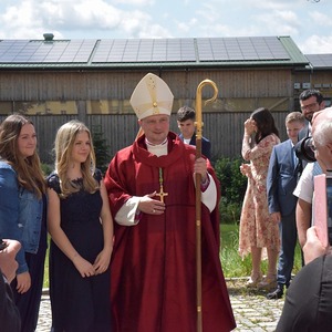 Prälat Markus Grasl steht für Fotos bereit