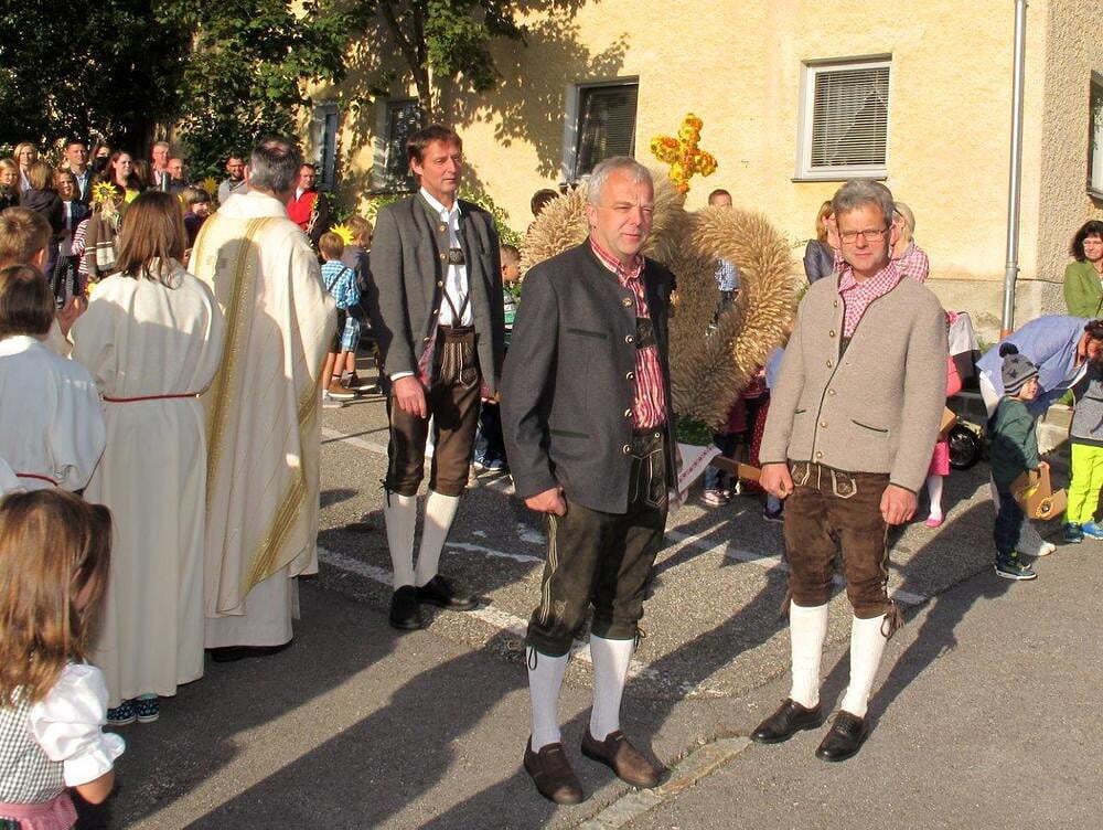 Erntedankfestzug und Gottesdienst in der Pfarrkirche Traberg