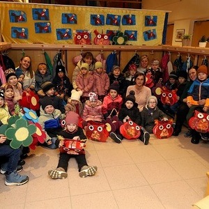 Kindergartenkinder trafen sich im Kindergarten