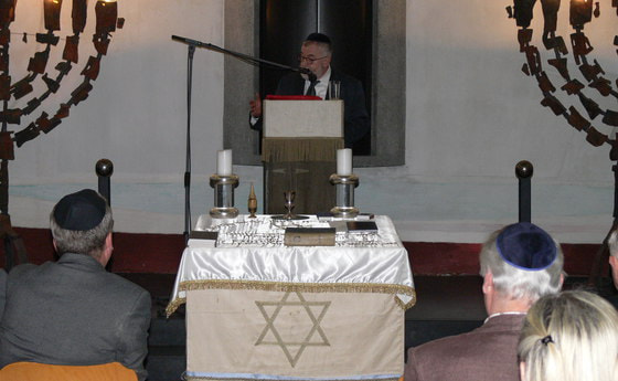 Oberrabbiner Paul Chaim Eisenberg bei der 30. Begegnung in der Synagoge in Linz