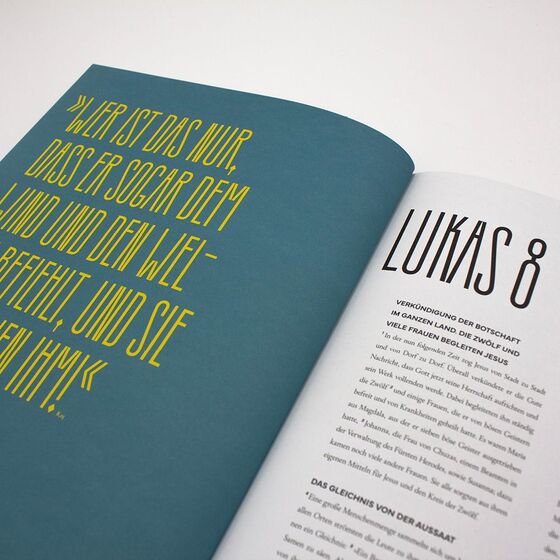 Präsentation Magazin INSPIRIERT | Im Anfang war das Bild / © Günther Matern Die Bibel als Magazin mit modernem Layout