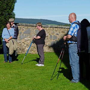 Andacht vor der Wallfahrtskirche