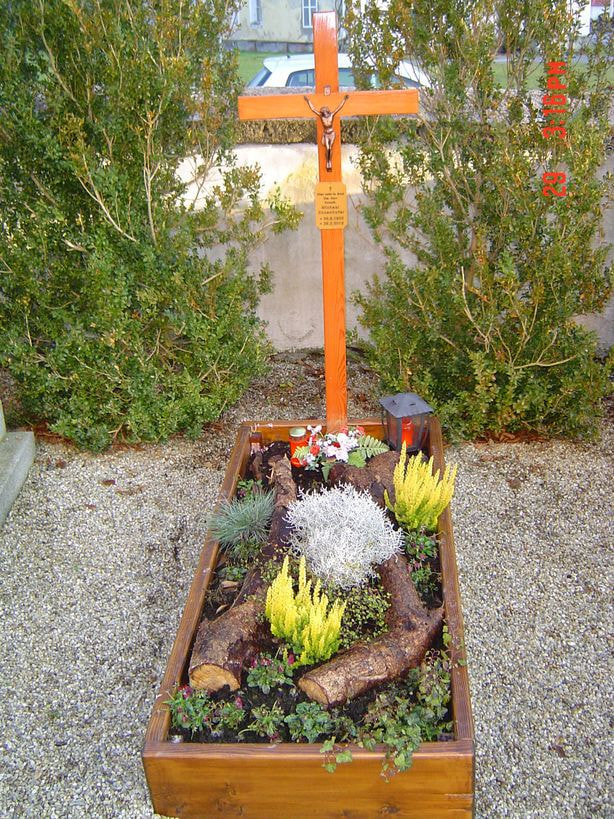 Grab von Pfarrer Michael