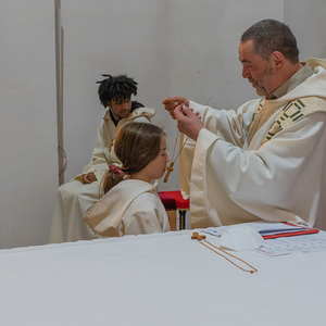 Der Christkönigssonntag 2022 stand ganz im Zeichen der MinistrantInnen: es wurde ihnen für den Dienst gedankt und zwei neue Minis wurden feierlich aufgenommen.