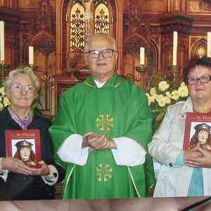 Dank und Ehrung - vlnr: Olga Glück, Pfarrer Leitner, pesnionierte Past. Ass. Renate Maringer