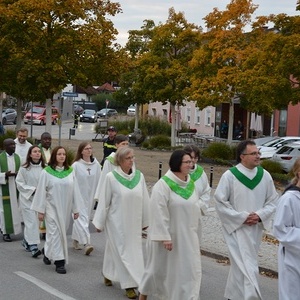 Sämtliche Seelsorger:innen der 14 Pfarrteilgemeinden feierten mit