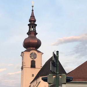 'Zwei Jünger gingen voll Not und Zweifel' ... so machten sich mein Mann und ich am Ostermontag in guter schöner Tradition unserer Pfarre auf den Weg vom Stadtplatz über den Zwinger, die Traunbrücke, zum Reinberg.