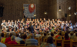 In der Pfarrkirche St. Josef in Wels-Pernau findet das Abschlusskonzert der Chorsingwoche statt.