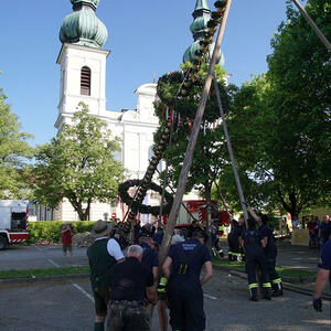 Maibaum Pfarre Maria Puchheim