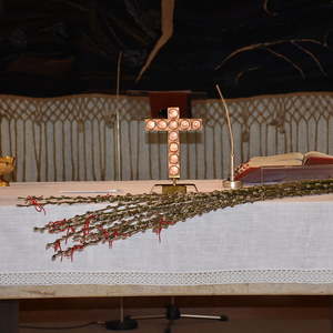 Palmweihe vor der Kirche