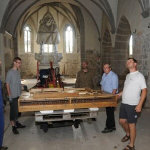 Orgel: Abbau, Stahlkonstruktion der Brüstung, Aufbau