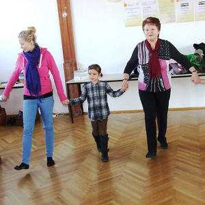 Kinder- und Seniorentanz