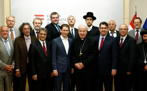 Außen- und Integrationsminister Sebastian Kurz mit den anerkannten Kirchen- und Religionsgesellschaften_Dialogprozess_27.5.2014_Foto: Dragan Tatic