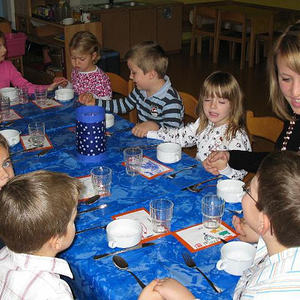 Mittagessen im Gratis Kindergarten
