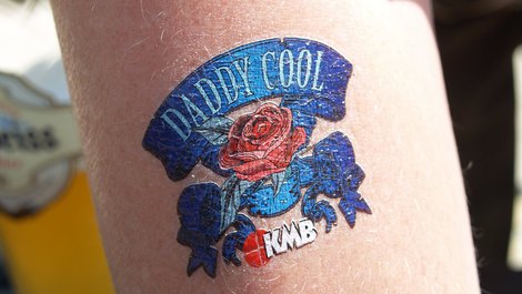 Die KMB-Tattoos sagen zum Vatertag „Daddy Cool“