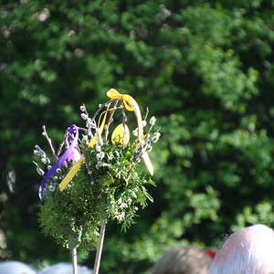 Palmweihe vor der Kirche