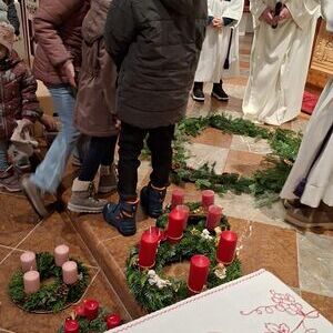 mit Adventkranzsegnung