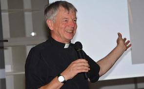  Pfarrer Strasser