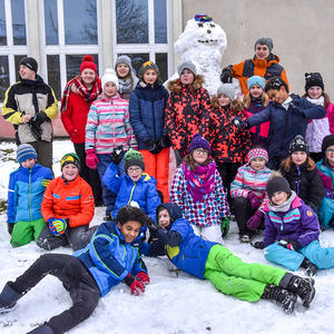 Die Jungschar Kirchdorf mit Schneespielen in der Gruppenstunde