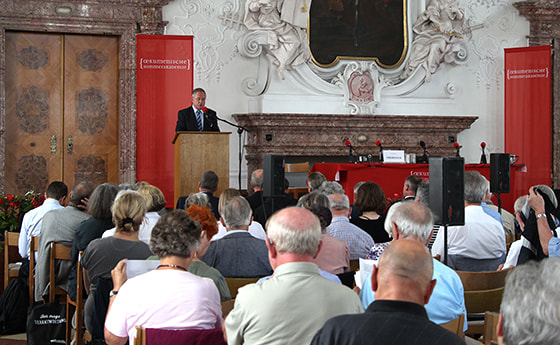 250 Interessierte im Kaisersaal des Stiftes Kremsmünster