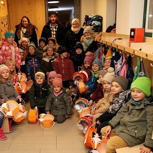 Kindergartenkinder trafen sich im Kindergarten