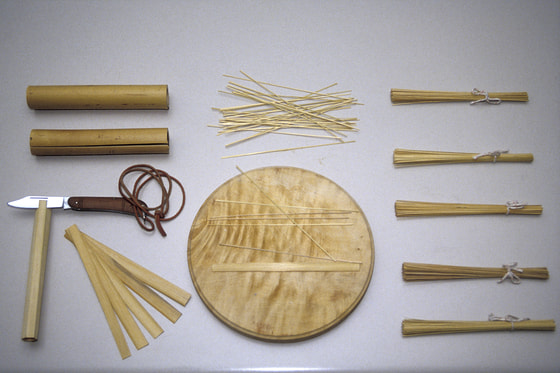 Vorrat für das Basteln von Weihrauchstäbchen