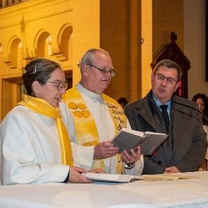 Nach der Predigt von Generalvikar Severin Lederhilger bekannten Pfarrer Peter Neuhuber, Pastoralvorständin Angelika Gumpenberger-Eckerstorfer und Verwaltungsvorstand Martin Roither ihren Glauben.