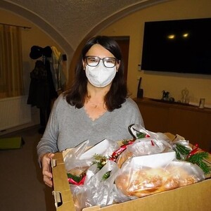 Die Pfarrcaritas der Pfarre Haibach überrascht Menschen mit kleinen Aufmerksamkeiten!