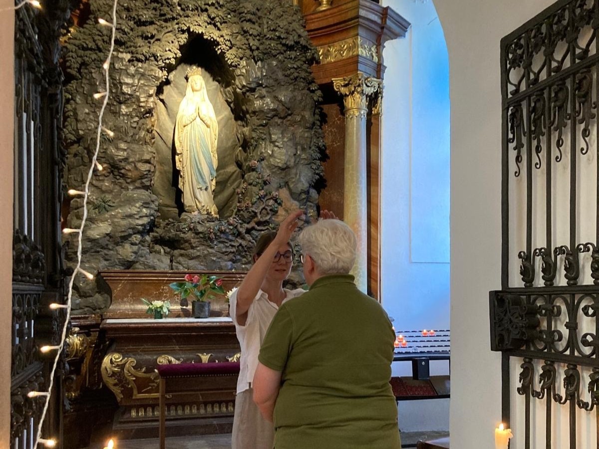 Spektakelrast: Segen to go in der Ursulinenkirche
