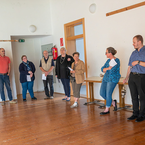 Abschiedsritual im Pfarrheim, Schlüsselübergabe