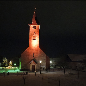 Pfarrkirche Pinsdorf bei Nacht