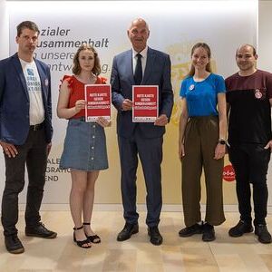 Linz, 22. Juni 2026 – Anlässlich des Welttags gegen Kinderarbeit besuchte die Initiative „Kinderarbeit stoppen!“ Landesrat Dr. Christian Dörfel, um zu konkreten politischen Maßnahmen aufzurufen.v.l.n.r. Herbert Wasserbauer (Referent Anwaltschaft DK