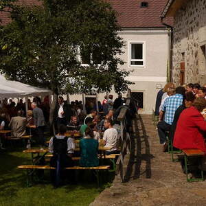 Jung und Alt auf den Beinen