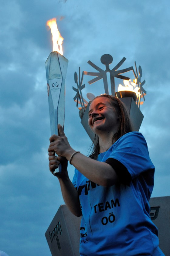 Anna-Sophie Friedl entzündete das Special-Olympics-Feuer