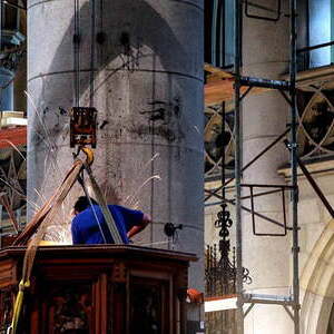 Umbauarbeiten im Mariendom Linz zur Innenraumgestaltung