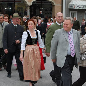 Trachtensonntag mit Ehejubilaren
