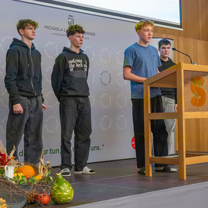 Bischof Manfred Scheuer besuchte die Landwirtschaftsschule in Schlierbach