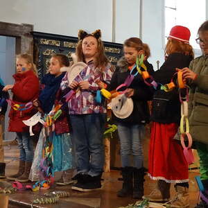 ... Luftschlangen, Girlanden, ...                         