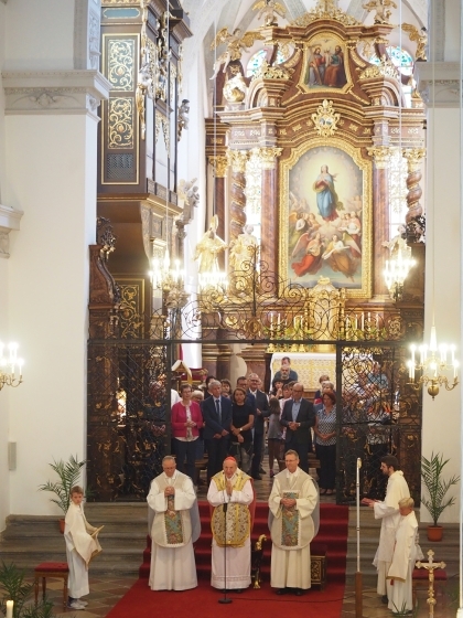 Festgottesdienst zum Patrozinium der Stiftskirche Schlägl mit Kardinal Christoph Schönborn (Mitte), Abt em. Martin Felhofer (l.) und Abt Lukas Dikany (r.).   