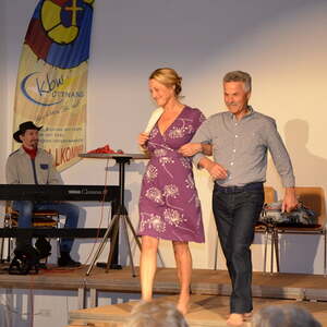 MODENSCHAU und Informationen über ökologisch und fair hergestellte Kleidung 