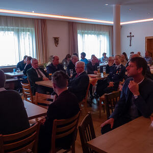 Festsitzung Gemeinderat Kopfing im Geburtshaus von Johann Nepomuk Hauser