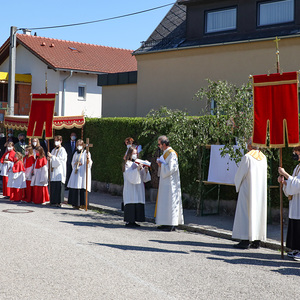 Prozession durchs Pfarrgebiet