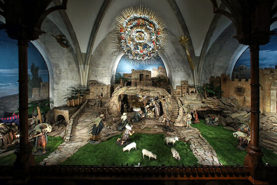Die Krippe im Mariendom Linz ist das Werk des Münchner Bildhauers und Künstlers Sebastian Osterrieder und gilt als eine der größten und bedeutsamsten Krippendarstellungen weltweit.